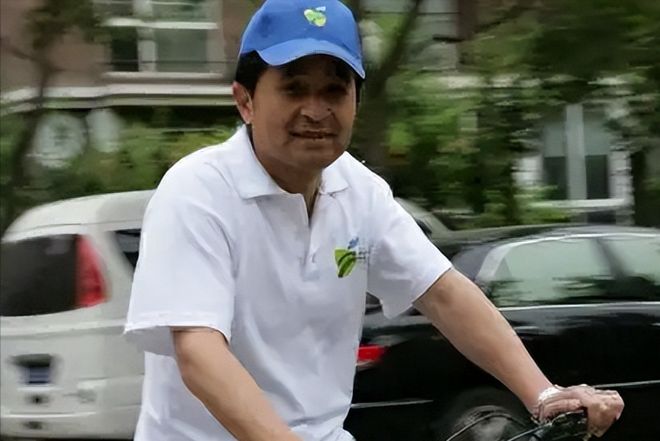 毕福剑酒后失言事件_毕福剑点评智取威虎山_毕福剑女儿毕凌不男不女争议