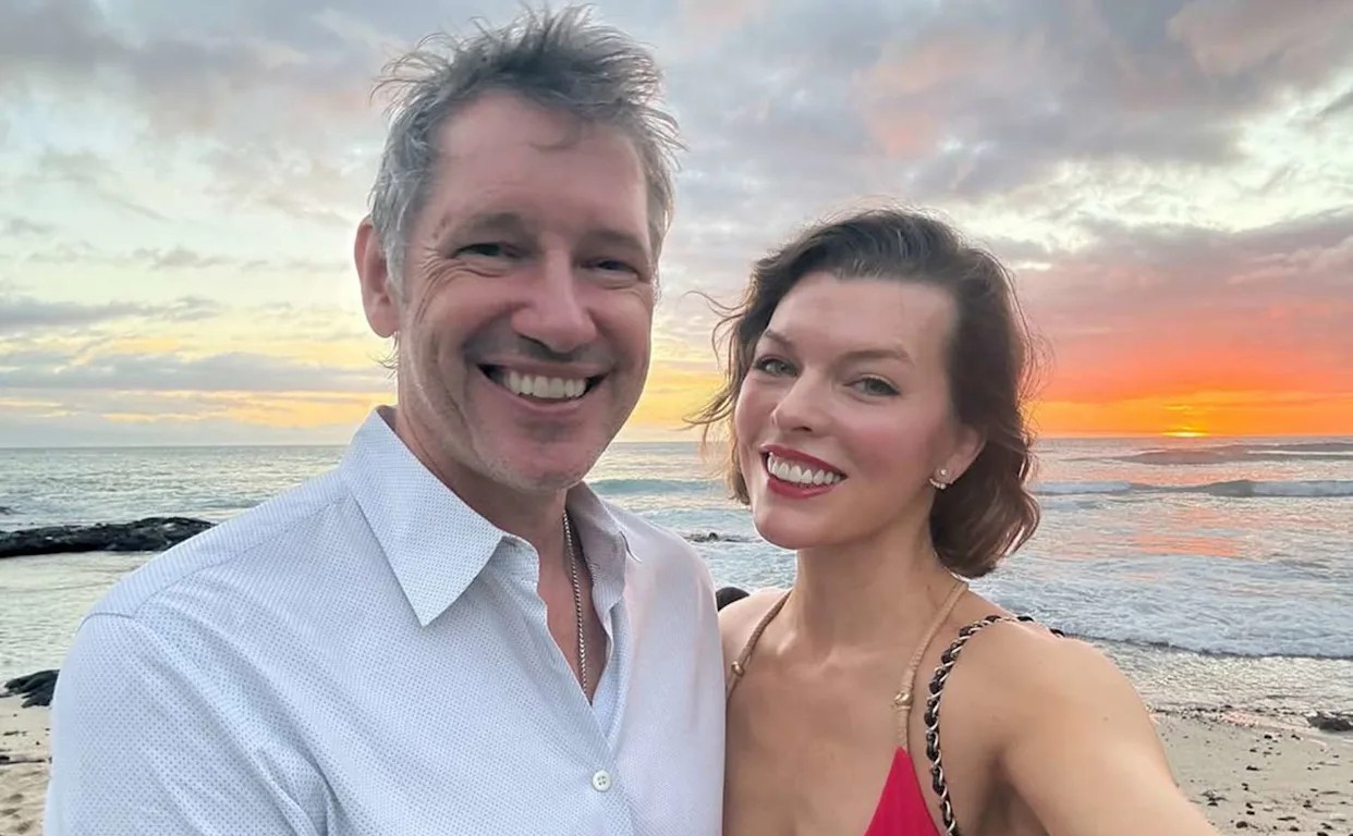 米拉·乔沃维奇 生化危机 爱丽丝_生化危机4预告片