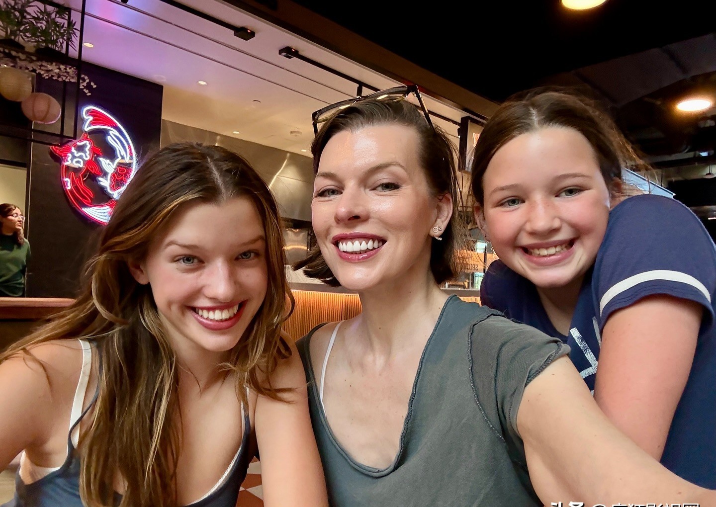 米拉·乔沃维奇 生化危机 爱丽丝_生化危机4预告片