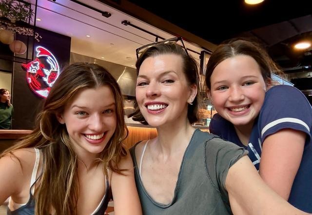 米拉乔沃维奇 生化危机 角色不等于人生_生化危机4预告片