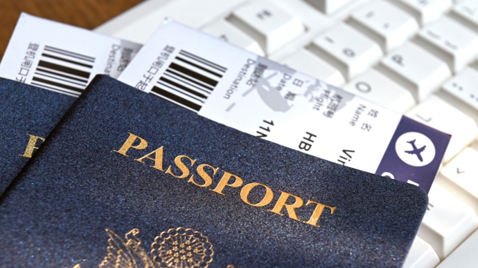 美国护照首次跌出“全球前十”_美国护照排名下降_亨利护照指数