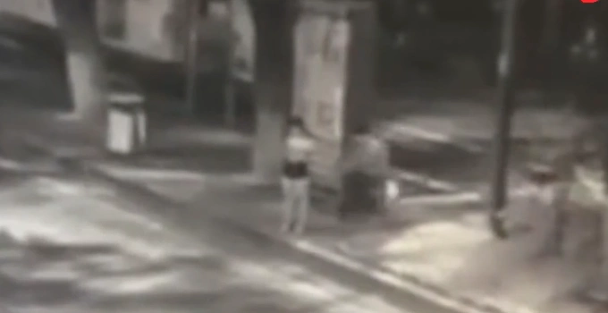 长沙女主播凌晨遇袭案真相_的哥监控断章取义_湖南一女主播被伪装包裹炸伤