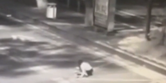 长沙女主播凌晨遇袭案真相_湖南一女主播被伪装包裹炸伤_的哥监控断章取义