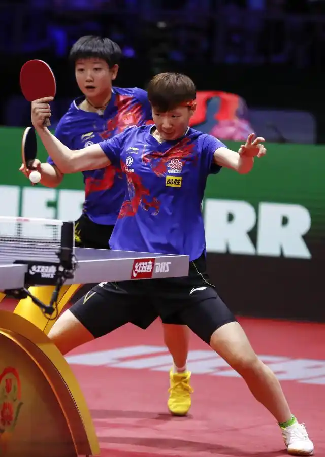 2019世界乒乓球锦标赛女双半决赛 孙颖莎王曼昱陈梦朱雨玲比赛过程_孙颖莎战胜朱雨玲 将与王曼昱争冠