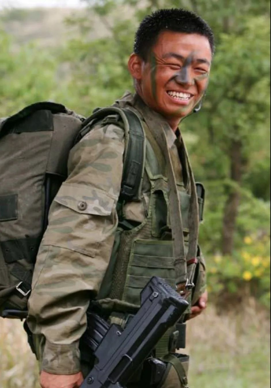 吴京图片大全图片大全_演过军人的男星_吴京演军人形象