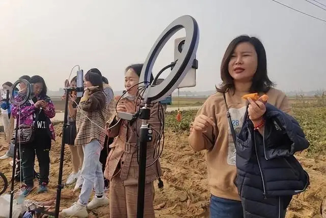 网红小英丈夫酒后撞人逃逸被刑拘_直播带货安全风险_网红夫妻车祸事故