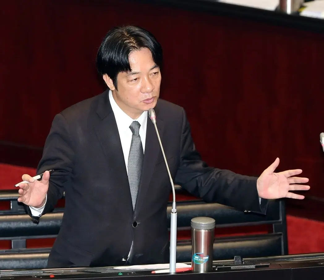 面对全球通缉，沈伯洋送大陆一句话，台当局得意，郑丽文重拳出击