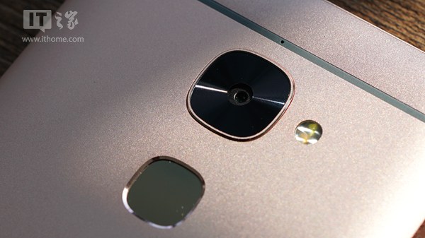 乐视手机玩游戏竖屏怎么办_魅蓝Note3 对比_乐视超级手机2 评测