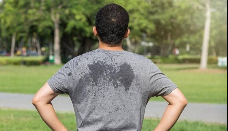 股藓 用什么洗澡_股癣症状预防技巧_大腿根部出汗有味原因处理方法