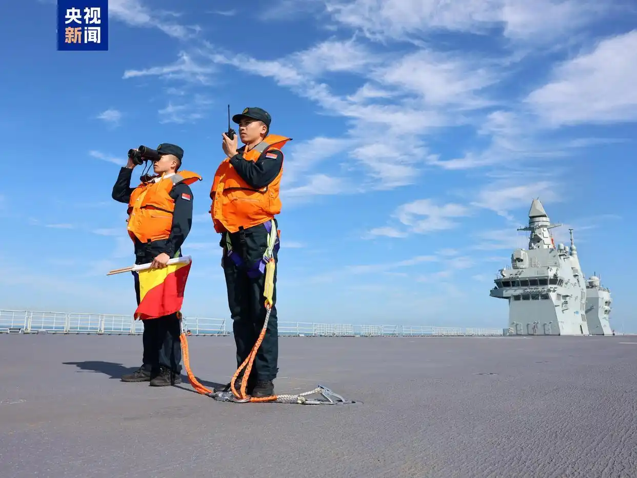 四川舰双舰岛设计电磁弹射_四川舰顺利完成首次航行试验_076四川舰首次航行试验