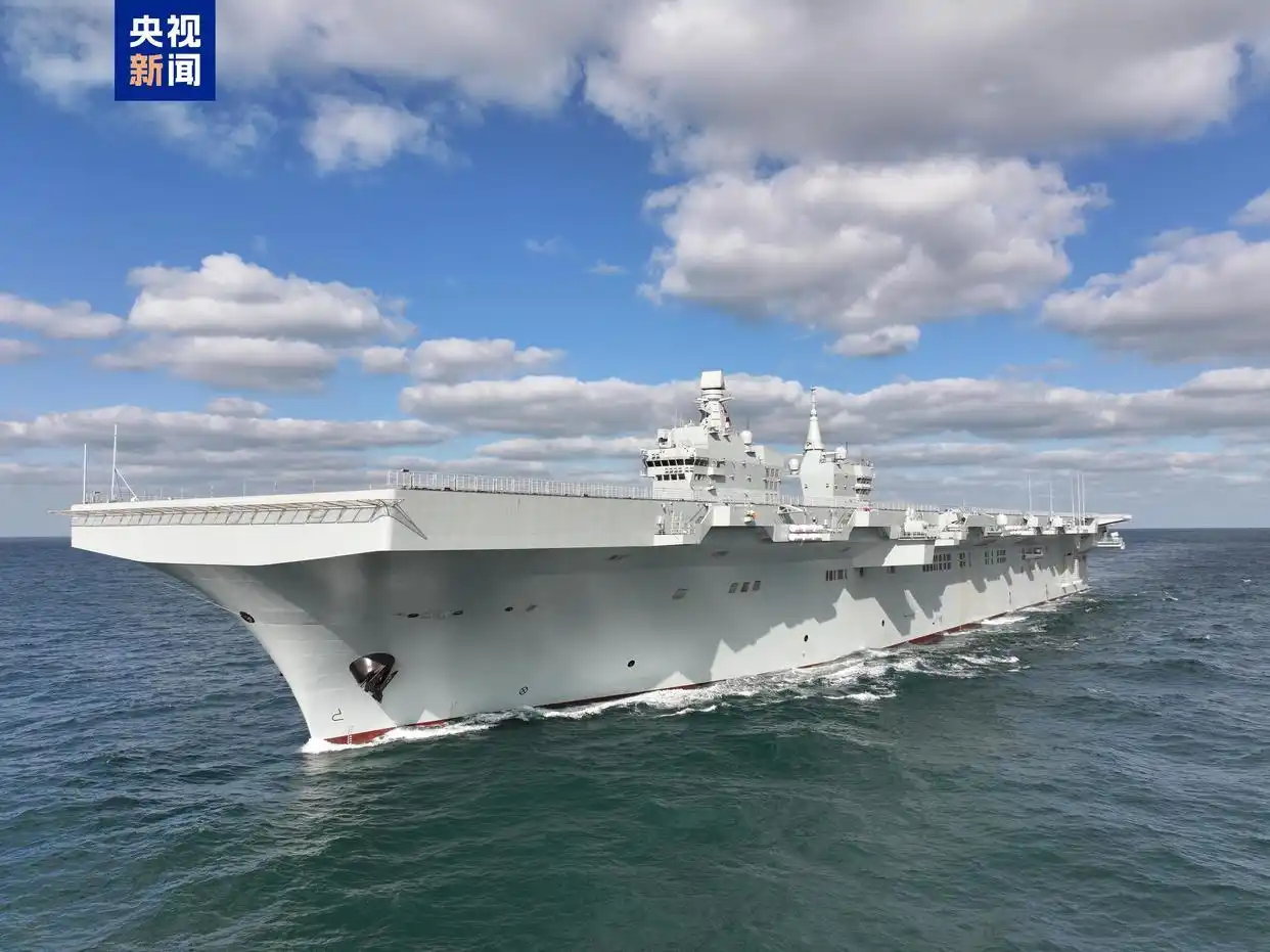 076四川舰首次航行试验_四川舰顺利完成首次航行试验_四川舰双舰岛设计电磁弹射