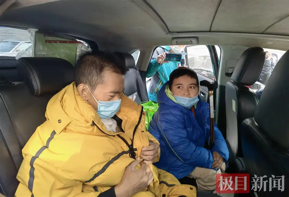 stunner_q_8岁男童独自照顾尿毒症爸爸武汉大学中南医院捐赠正能量奖金