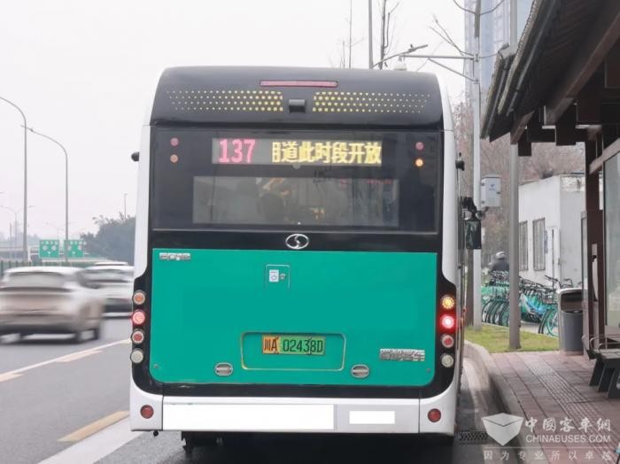 137路移动提示牌_137路公交车_成都公交专用道开放时段