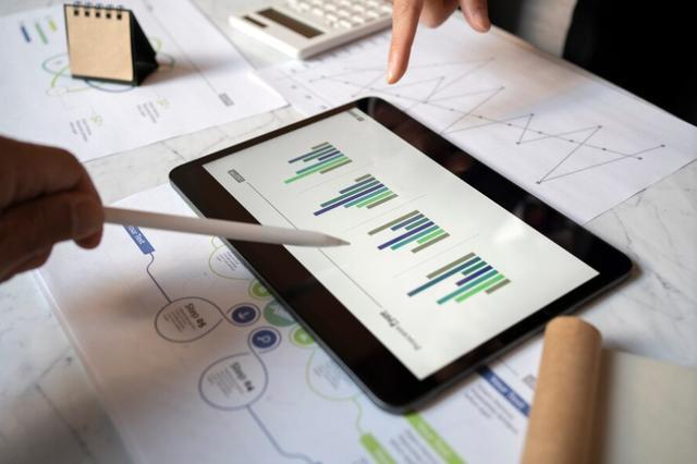 董宇辉双11三天卖了三个亿 带货新王崛起