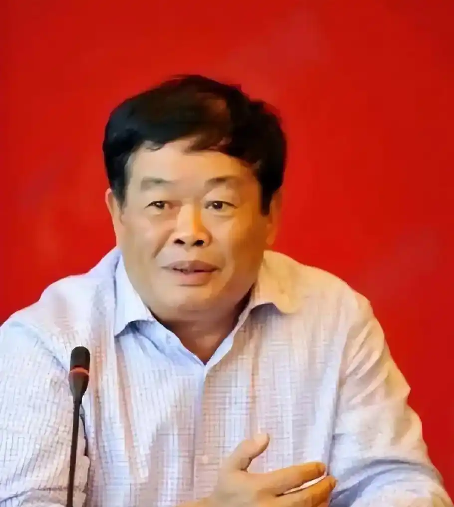 曹德旺坚持底线不向权力屈服_曹德旺与副县长办公室冲突_曹德旺回应辞职