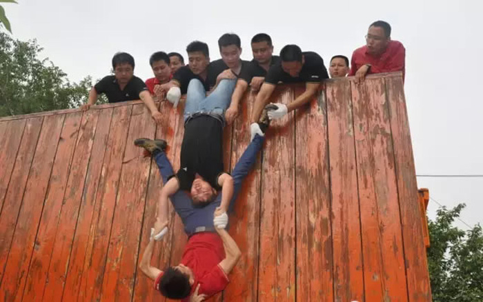 拓展训练历史发展_拓展训练课程类型_体能拓展训练