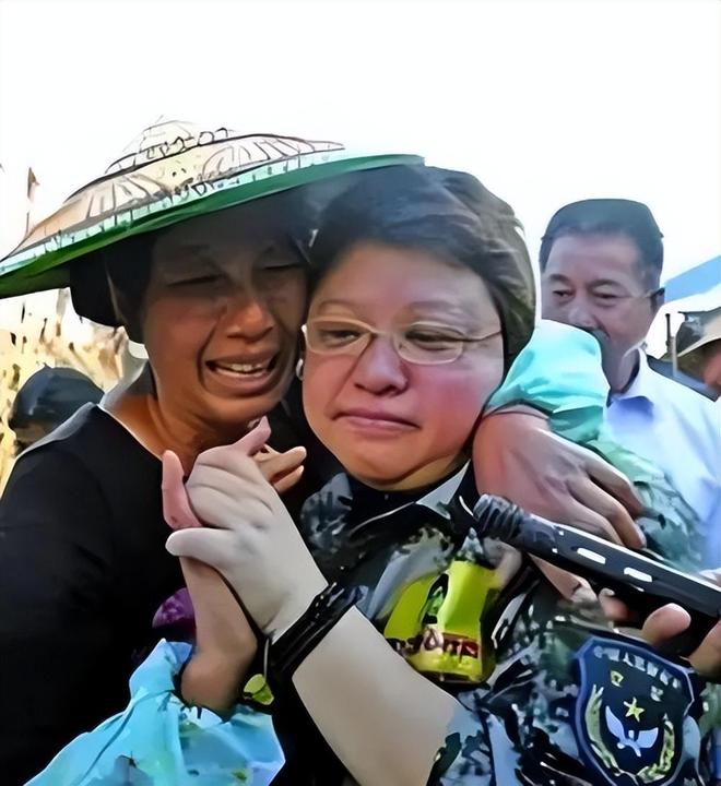 韩红被质疑侵吞善款_韩红慈善捐款_经蓓 韩红