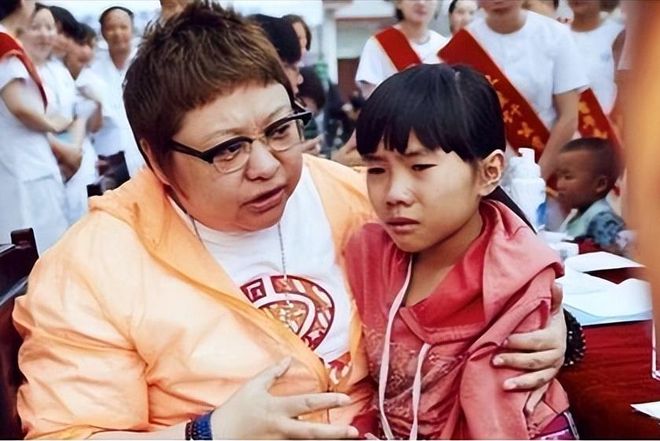 韩红慈善捐款_经蓓 韩红_韩红被质疑侵吞善款