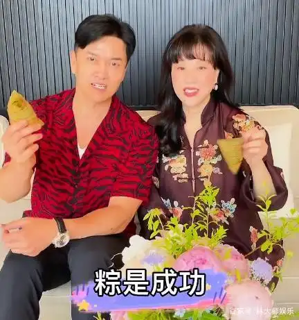 65岁吕良伟携富豪老婆过端午，比妻子大13岁，和胖儿子像同龄人