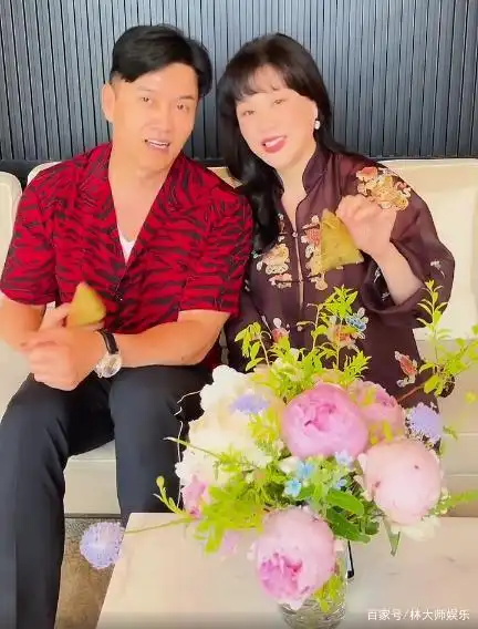 吕良伟老婆杨小娟年龄_吕良伟冻龄秘诀_杨小娟优雅气质
