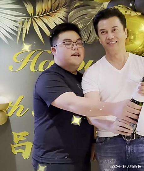 杨小娟优雅气质_吕良伟冻龄秘诀_吕良伟老婆杨小娟年龄