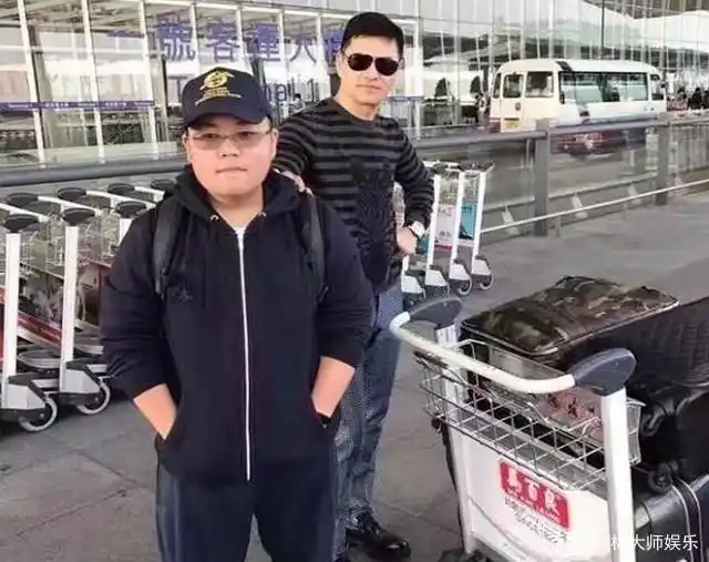 吕良伟老婆杨小娟年龄_吕良伟冻龄秘诀_杨小娟优雅气质