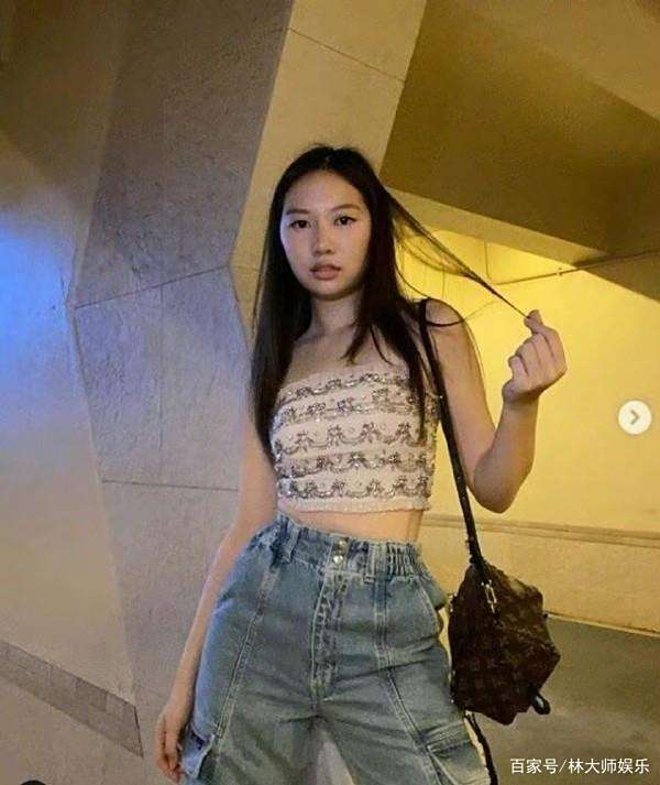 吕良伟老婆杨小娟年龄_吕良伟冻龄秘诀_杨小娟优雅气质