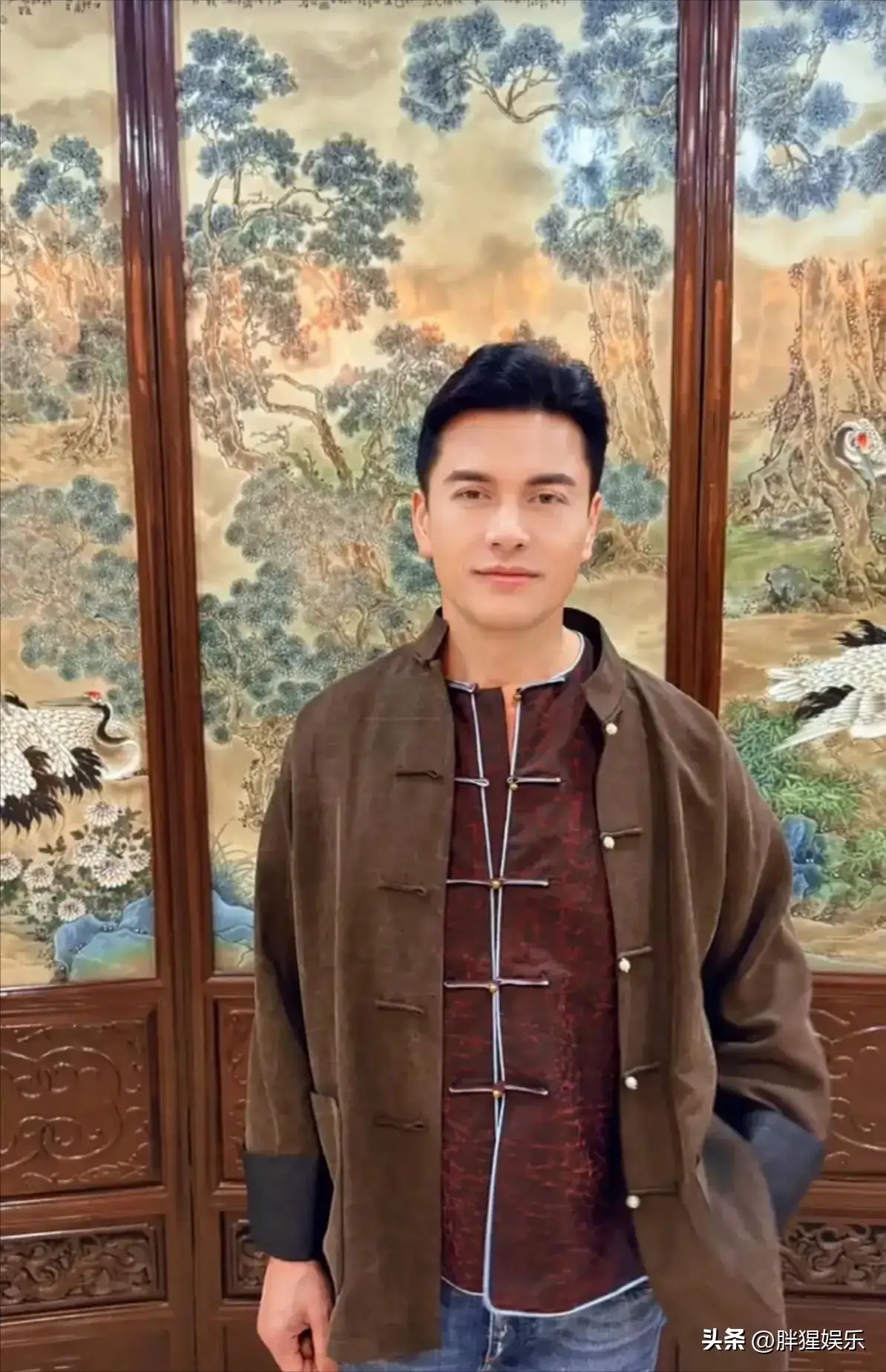 吕良伟不老神话背后的秘密_杨小娟保养心得分享_吕良伟老婆杨小娟年龄