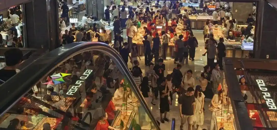 国际金价持续上涨趋势_黄金首饰婚庆市场消费热潮_杭州有人600元一克时囤了150万黄金