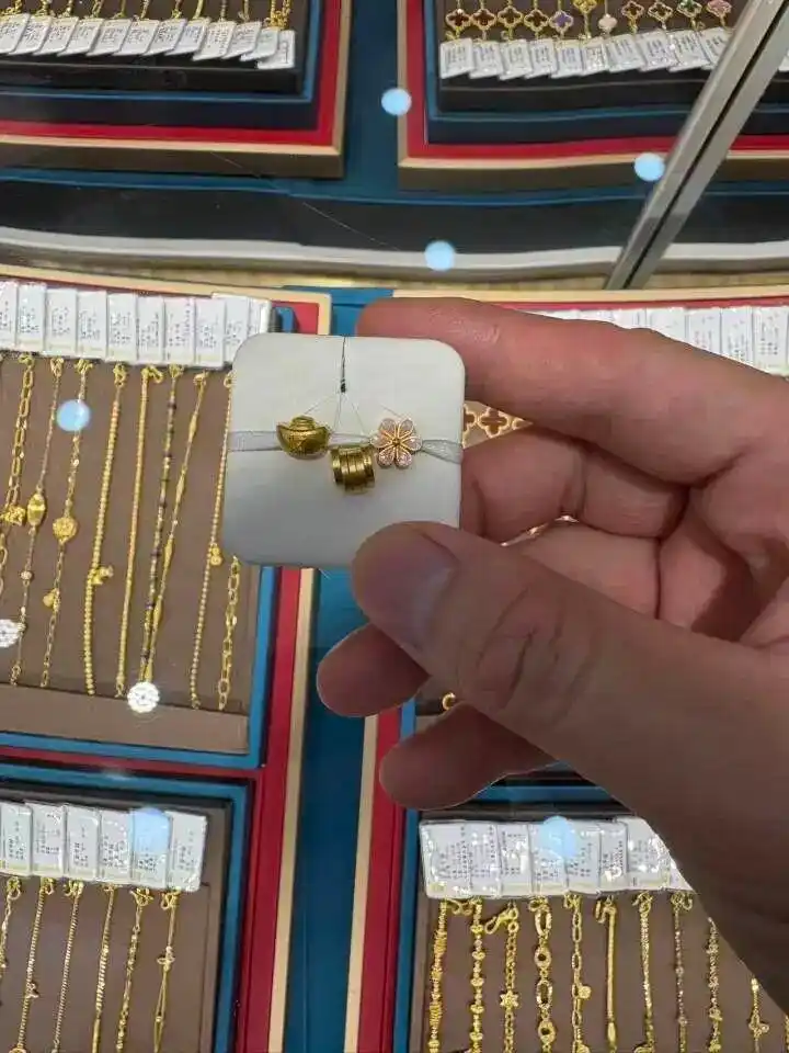 杭州有人600元一克时囤了150万黄金_国际金价持续上涨趋势_黄金首饰婚庆市场消费热潮