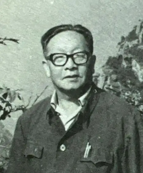 喜剧和小品区别_新闻类型的小品剧本_王少燕全六幕轻喜剧