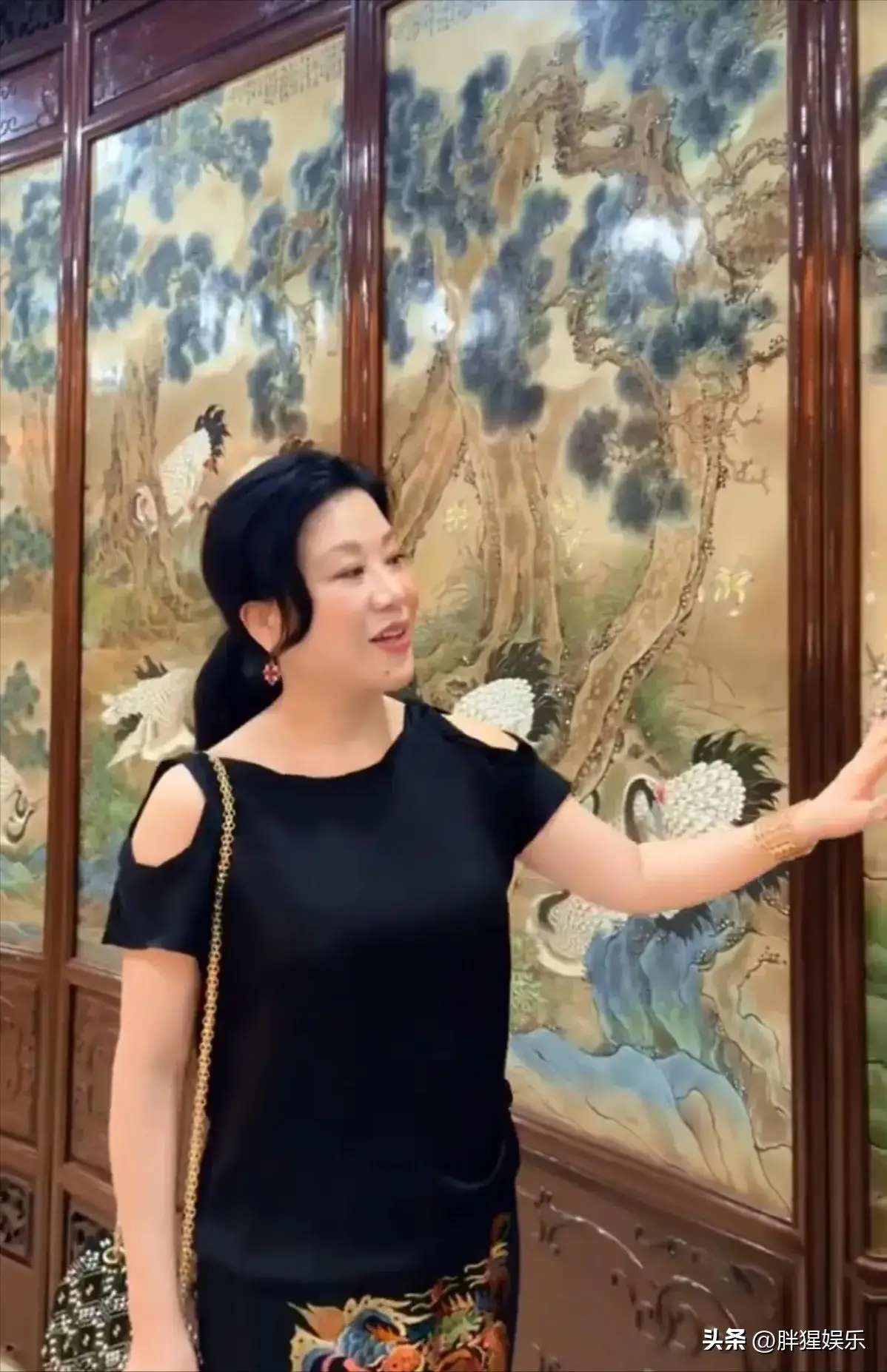 吕良伟老婆杨小娟年龄_杨小娟保养心得_吕良伟不老秘诀