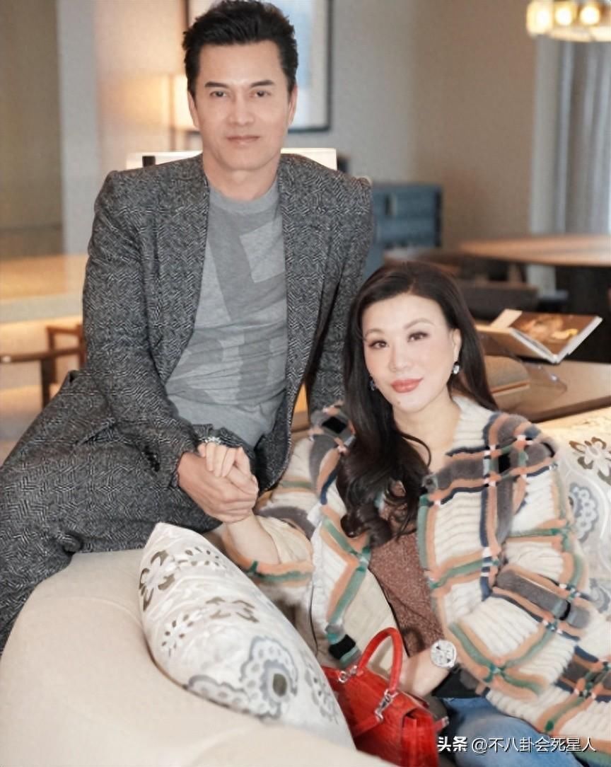 杨小娟与吕良伟恩爱_吕良伟老婆杨小娟年龄_杨小娟近照