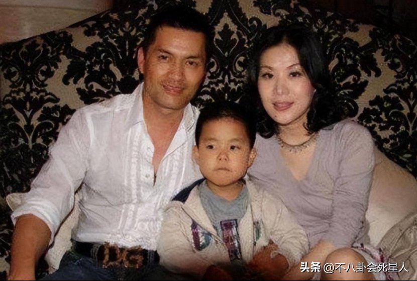 杨小娟与吕良伟恩爱_杨小娟近照_吕良伟老婆杨小娟年龄