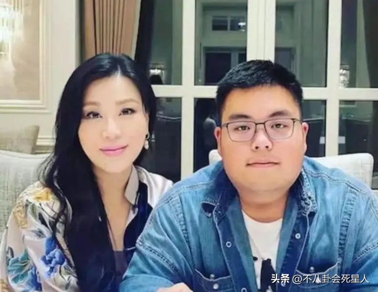 吕良伟老婆杨小娟年龄_杨小娟与吕良伟恩爱_杨小娟近照