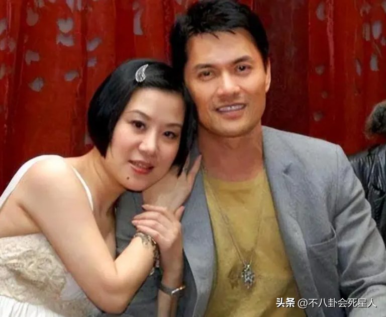 吕良伟老婆杨小娟年龄_杨小娟与吕良伟恩爱_杨小娟近照
