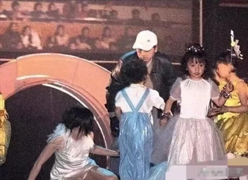 赵薇近况_叶立培赵薇_赵薇公众形象变化