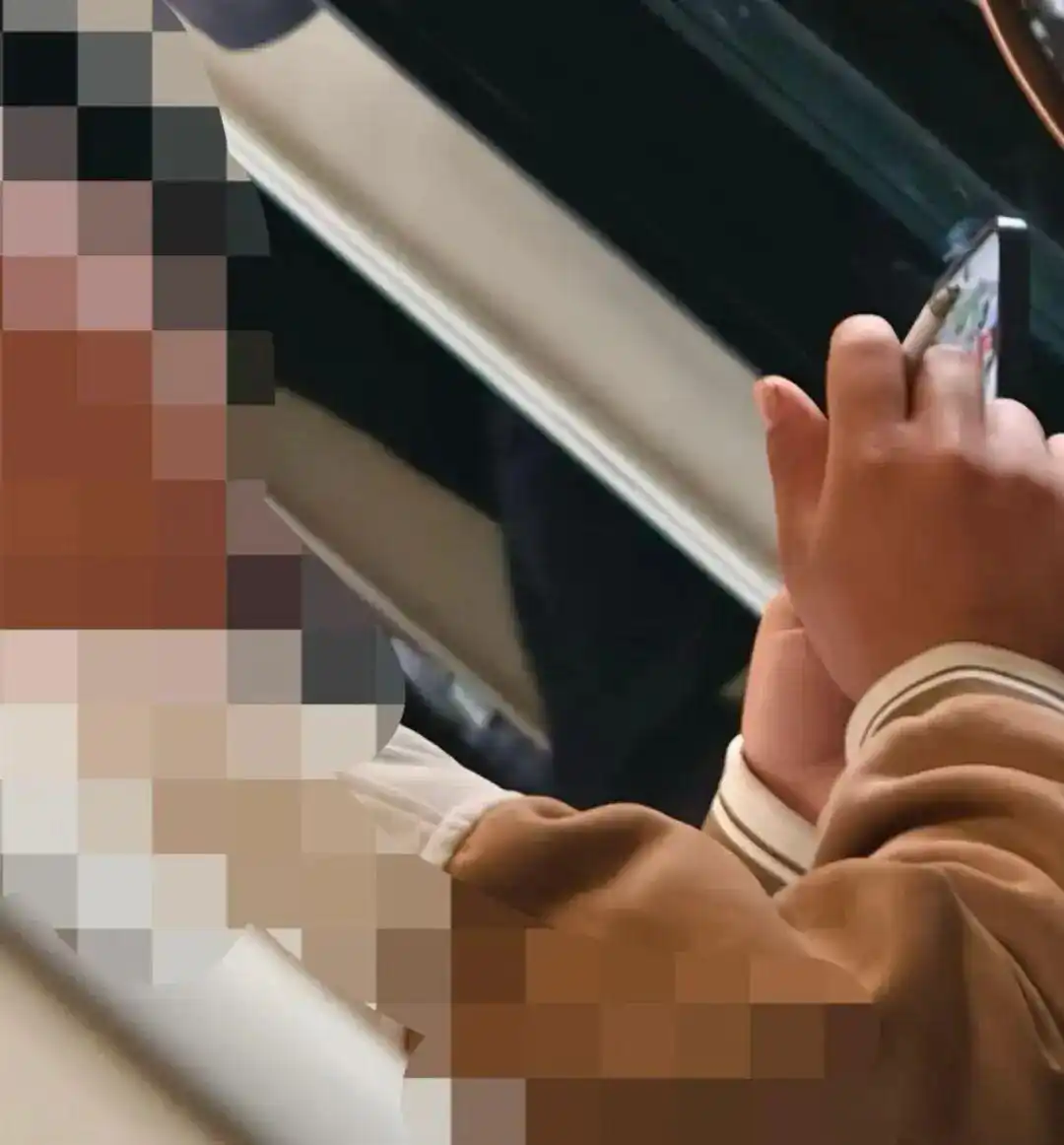 12306:普速列车车厢连接处允许吸烟_火车吸烟规定_12306客服回应