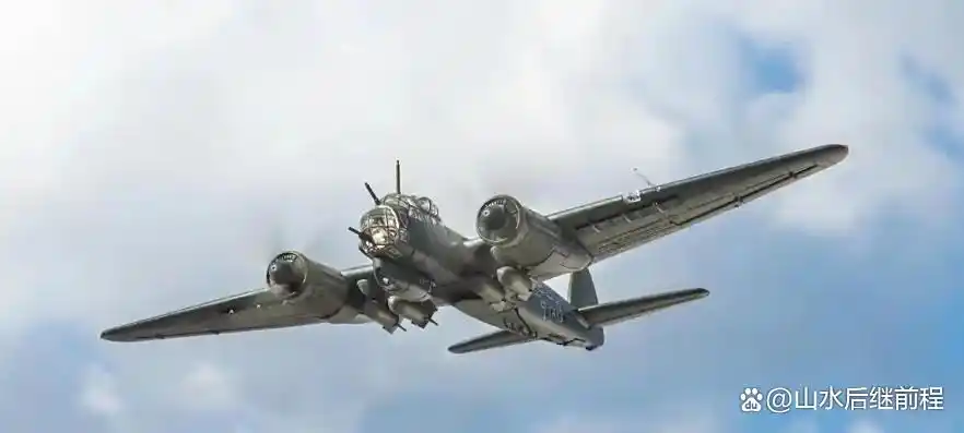 轰炸机战争_B-32统治者轰炸机_二战备胎轰炸机