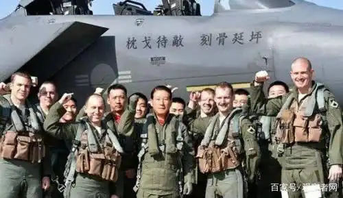 解放军出动轰炸机编队巡航 解读来了_日本自卫队拦截_中俄联合巡航