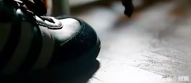 变形金刚2电影完整版_变形金刚2 迈克尔贝 导演 色彩搭配 视觉效果 剧情概述 堕落者 太阳神钥 勇气 友谊 象征 摄影风格