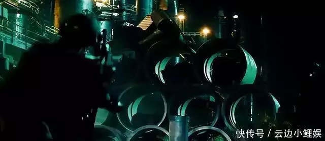 变形金刚2电影完整版_变形金刚2 迈克尔贝 导演 色彩搭配 视觉效果 剧情概述 堕落者 太阳神钥 勇气 友谊 象征 摄影风格