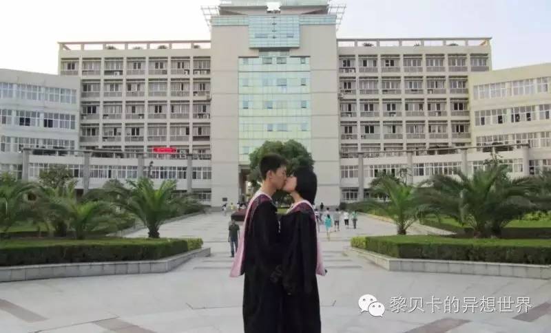 婚纱照抓拍瞬间_婚纱照旅拍攻略_浪漫婚纱图片