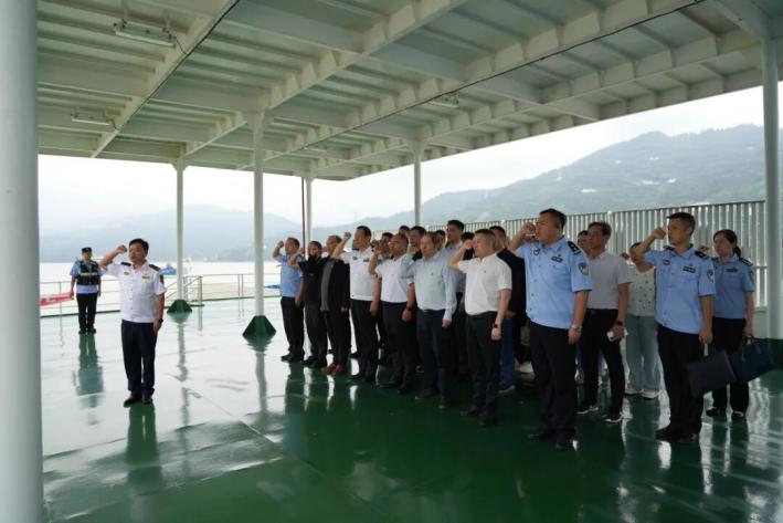 思想之光照亮法治航程_深入学习贯彻习近平法治思想 三峡水域安全保障 点亮法治之光守护三峡安宁