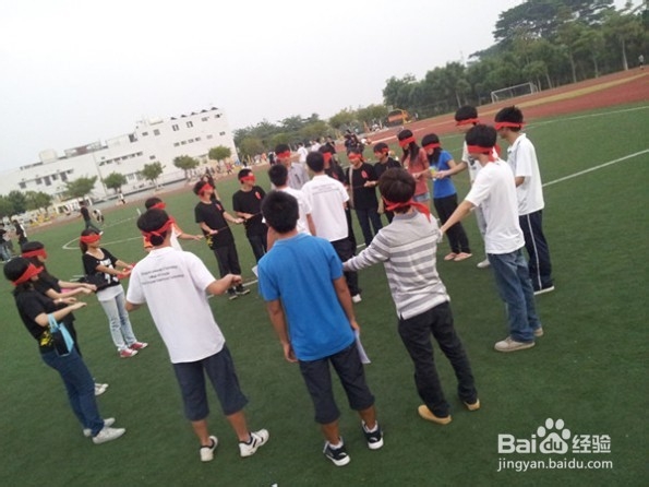 团日活动游戏_团日活动新闻稿多少字_趣味集体游戏