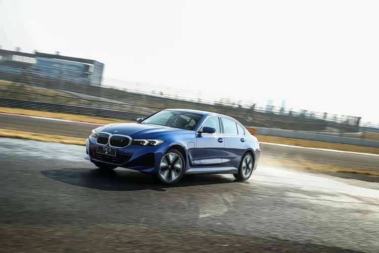 宝马轿车取消xDrive_宝马系列_宝马3系取消四驱版本原因