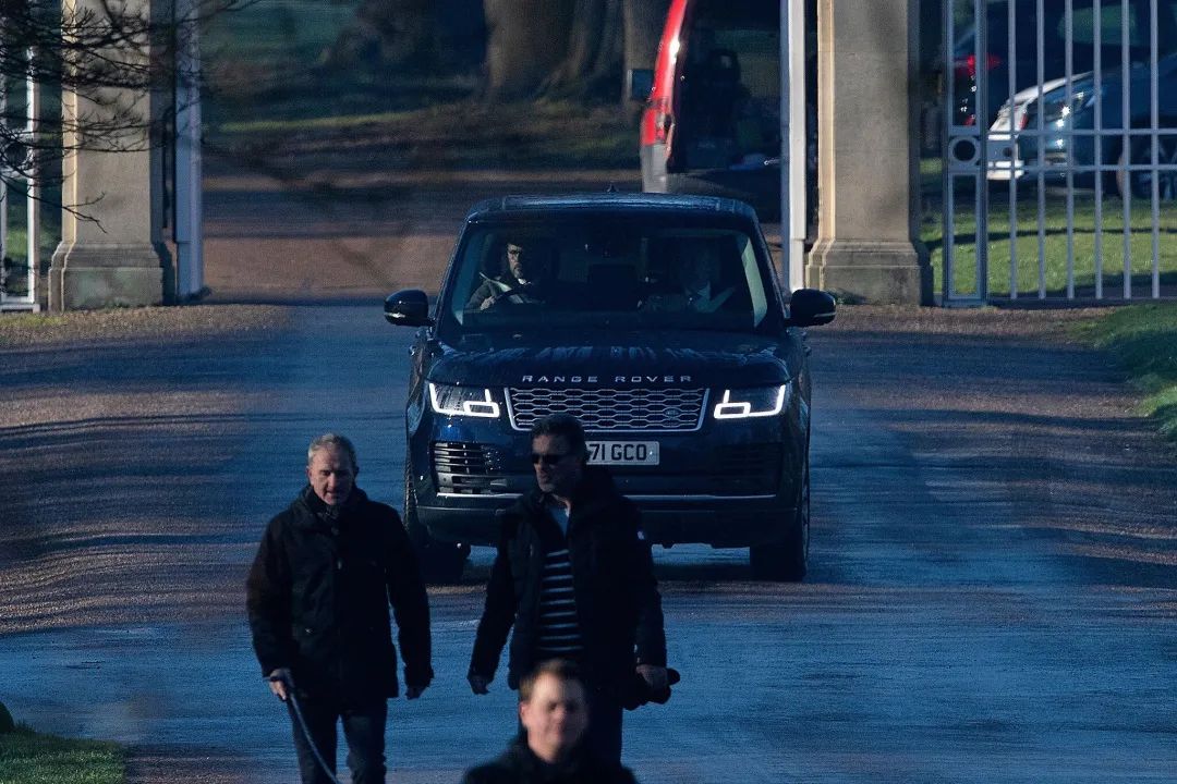 英国王室安德鲁王子剥夺荣誉军衔_英国安德鲁王子放弃王室头衔_安德鲁王子性侵事件