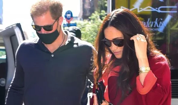 哈里放弃王室头衔_哈里和梅根退出王室后的头衔变化_英国安德鲁王子放弃王室头衔