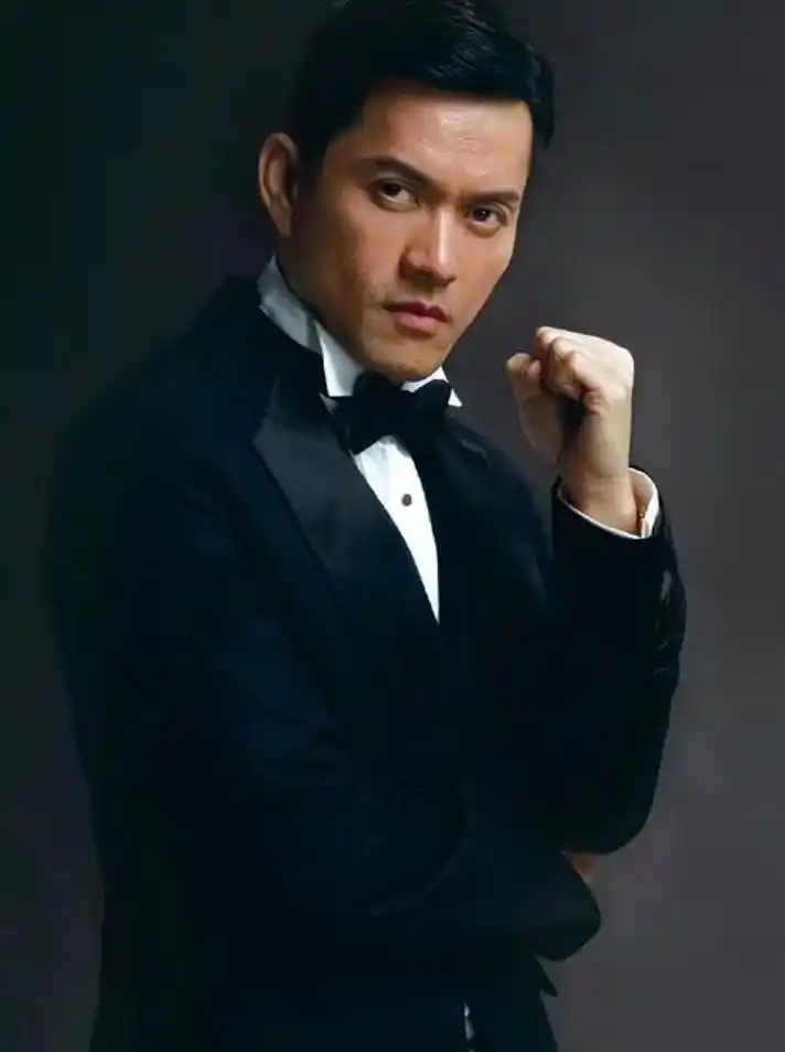 回顾吕良伟：一婚娶周海媚，二婚闪婚闪离，三婚妻子成了一生所爱