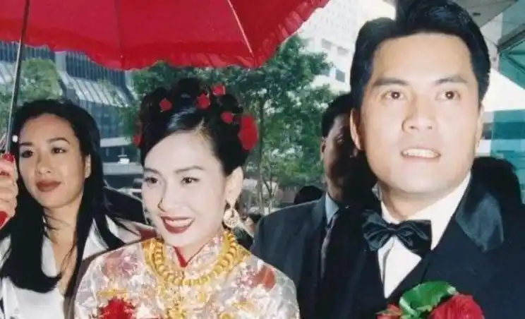 吕良伟与周海媚婚姻经历_吕良伟与邝美云闪婚闪离经历_吕良伟三个老婆图片